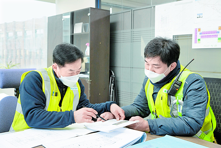 서류 업무 - 안전서류 결재 및 현안 보고도 중요한 업무